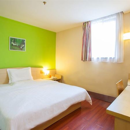 ג'וחאי 7Days Inn Zhu Hai Gong Bei Tunnel Portal מראה חיצוני תמונה