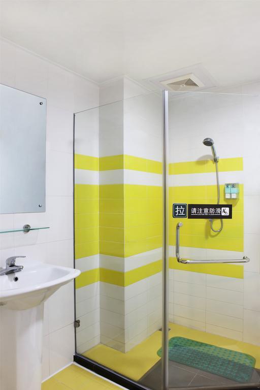 ג'וחאי 7Days Inn Zhu Hai Gong Bei Tunnel Portal מראה חיצוני תמונה