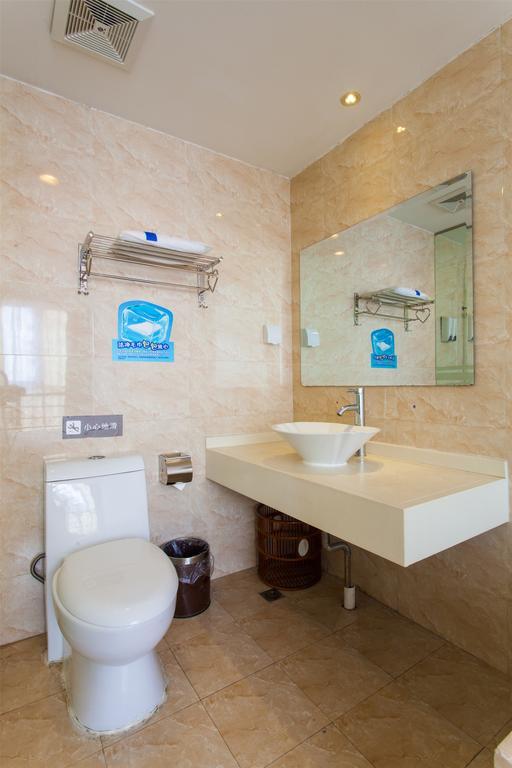 ג'וחאי 7Days Inn Zhu Hai Gong Bei Tunnel Portal חדר תמונה