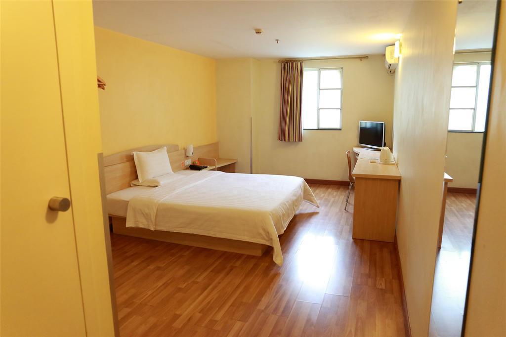 ג'וחאי 7Days Inn Zhu Hai Gong Bei Tunnel Portal מראה חיצוני תמונה